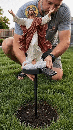 Instalação simples da escultura solar de Jesus no solo